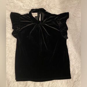 Black velvet top w/ flutter sleeves
Sz L Fits like a Medium